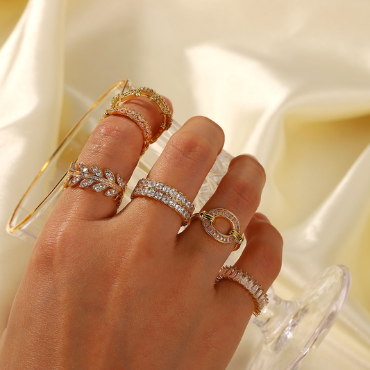 Cassandra Studded Or Bague