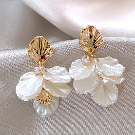 Le Frosted Petal Perle Boucles d'Oreilles