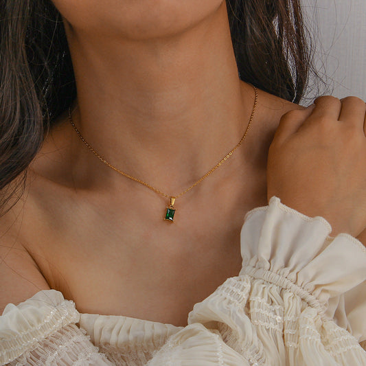 Emi Vert Collier